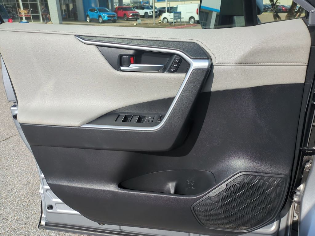 Thumbnail: 2021 Toyota RAV4 - 31