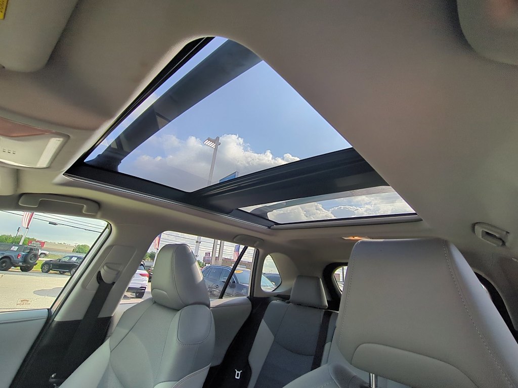 Thumbnail: 2021 Toyota RAV4 - 28