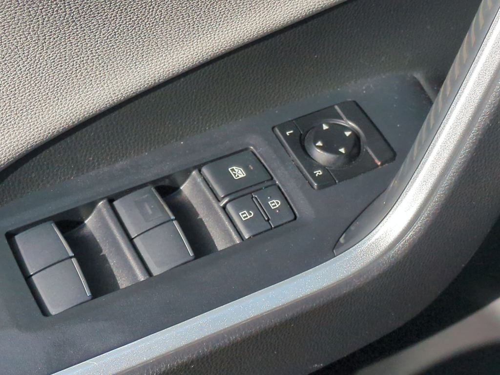 Thumbnail: 2021 Toyota RAV4 - 32