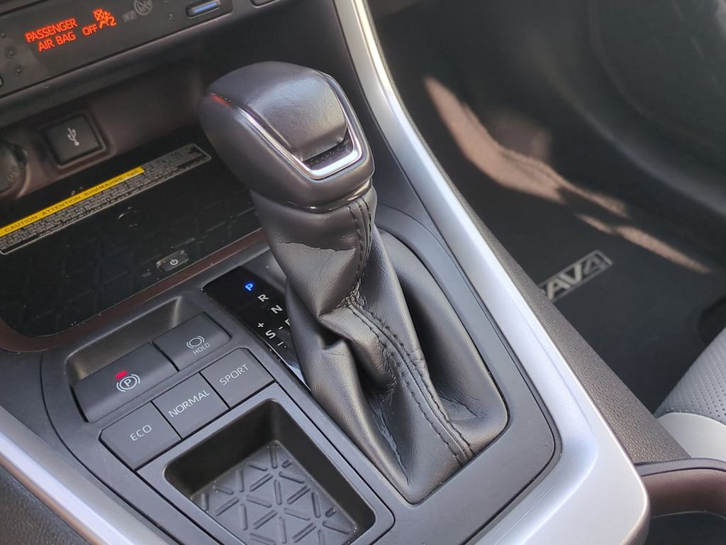 Thumbnail: 2021 Toyota RAV4 - 15