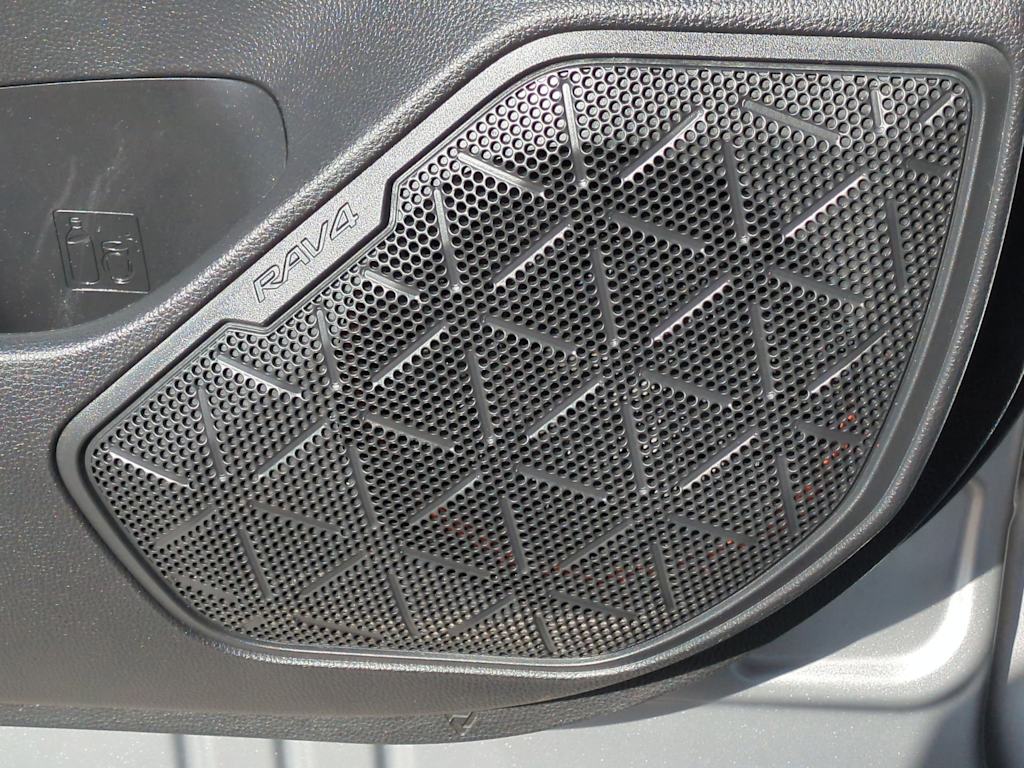 Thumbnail: 2021 Toyota RAV4 - 33