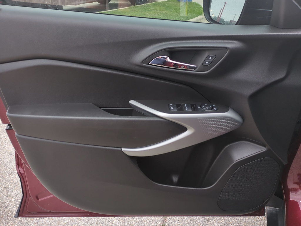 2025 Chevrolet Trax LS 27