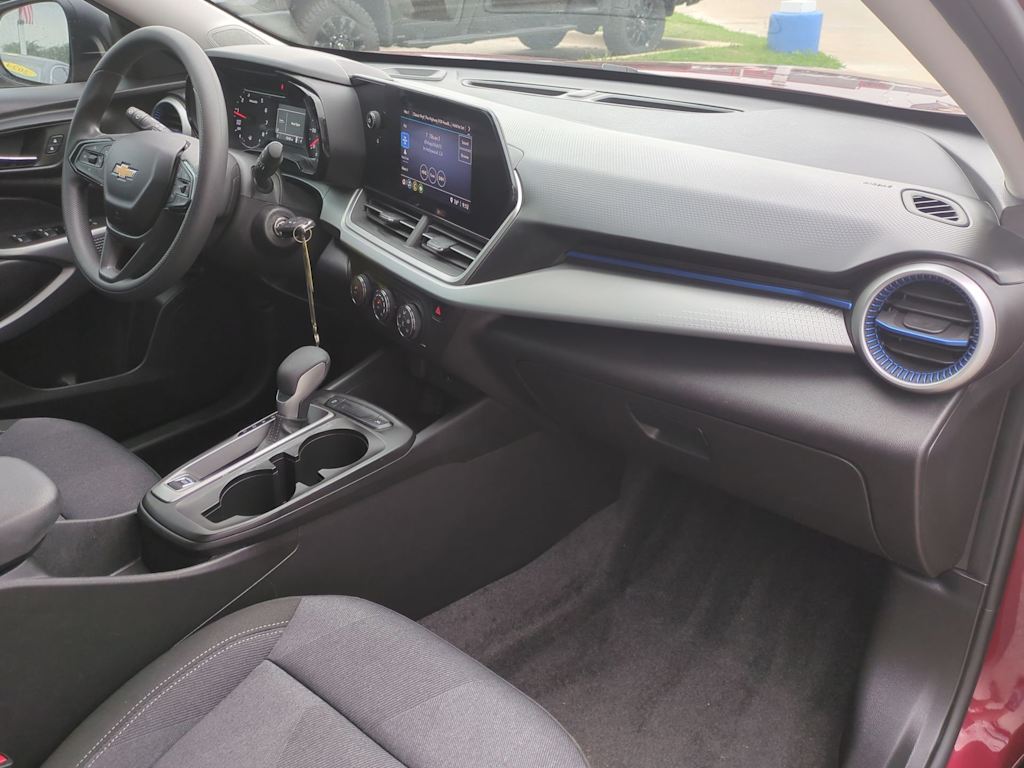 2025 Chevrolet Trax LS 15