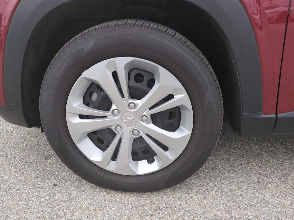 2025 Chevrolet Trax LS 8