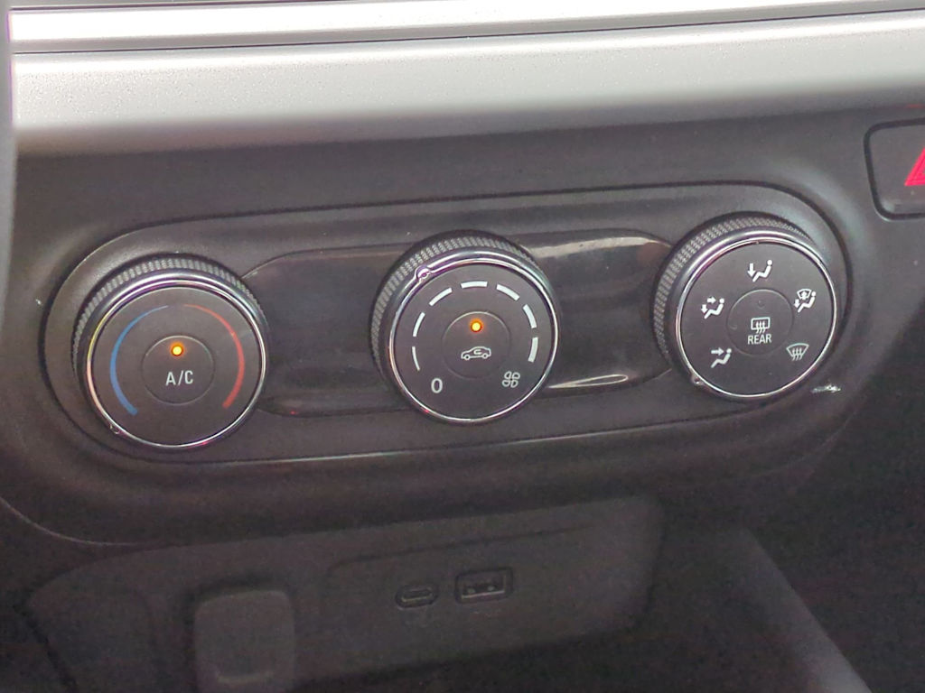 2025 Chevrolet Trax LS 26