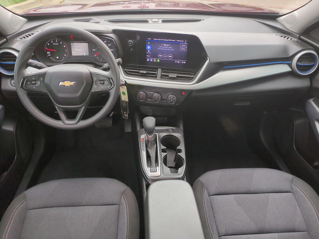 2025 Chevrolet Trax LS 14