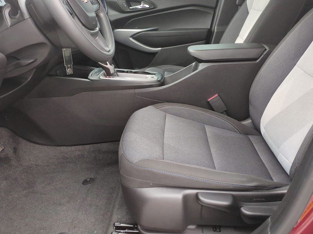 2025 Chevrolet Trax LS 11