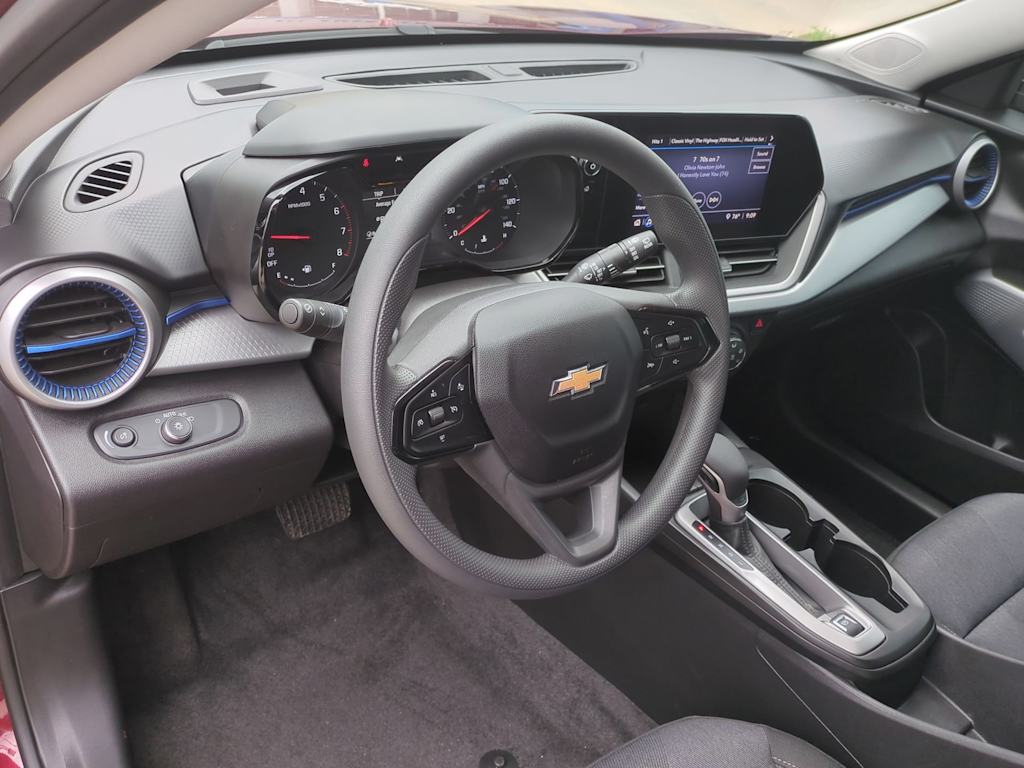 2025 Chevrolet Trax LS 2