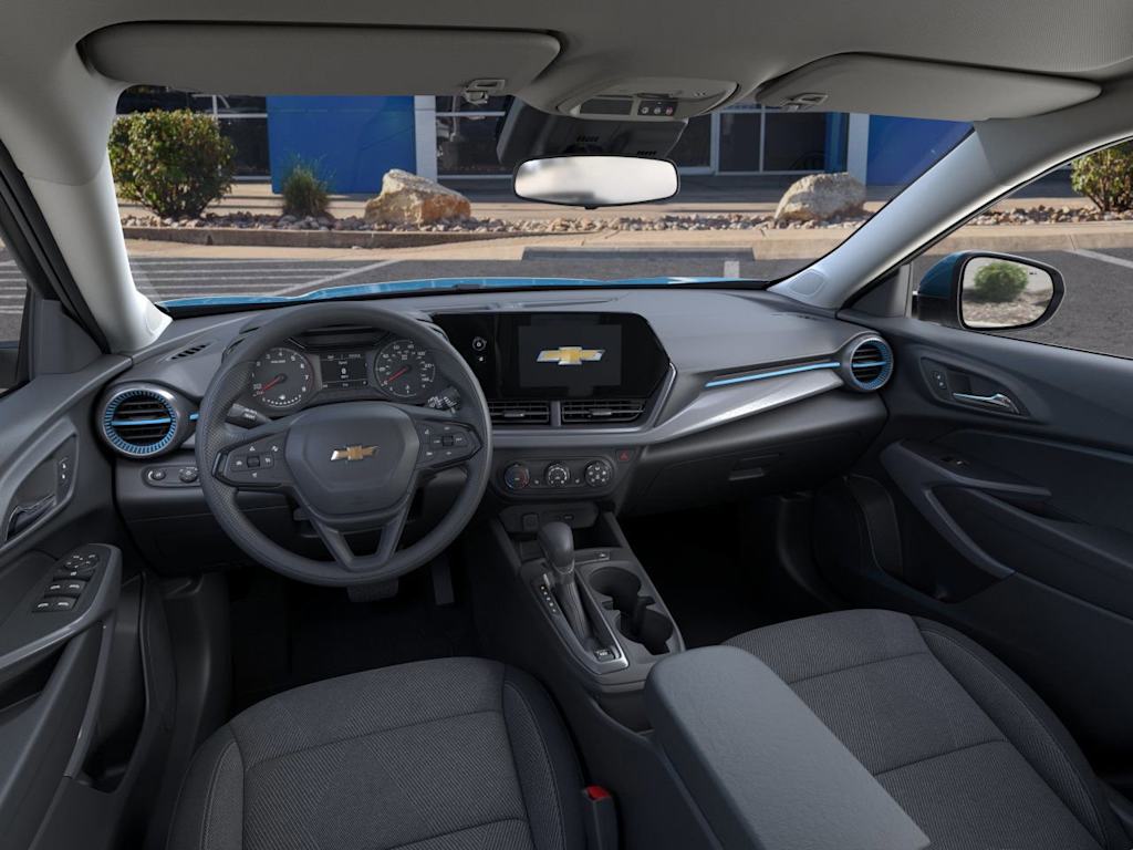 2025 Chevrolet Trax LS 2