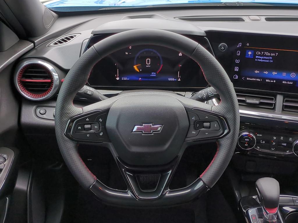 2025 Chevrolet Trax RS 10