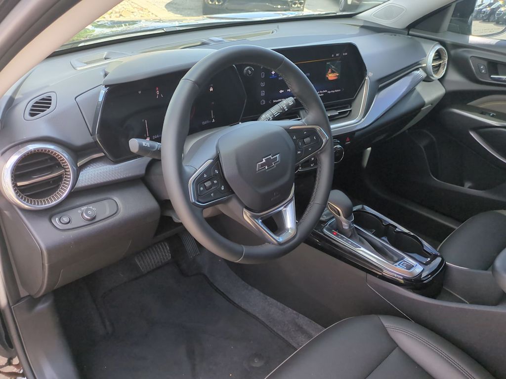 Thumbnail: 2025 Chevrolet Trax - 2