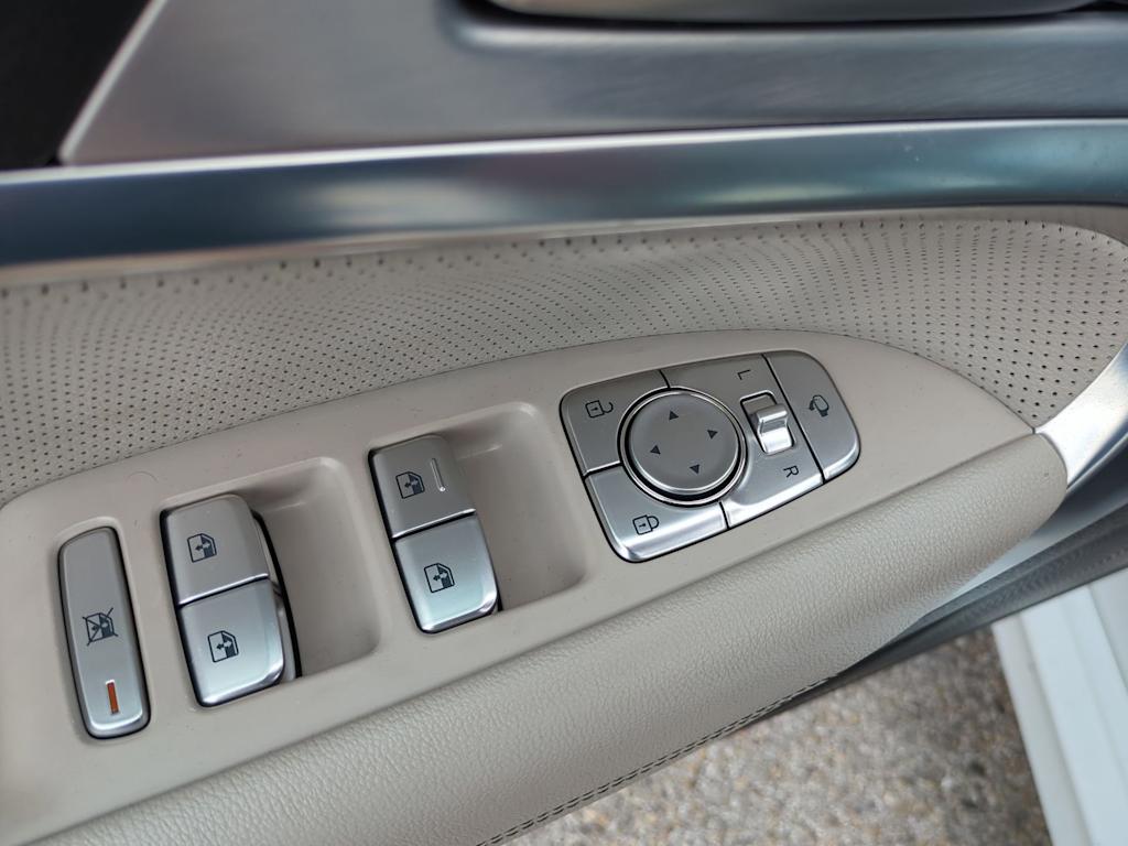 2021 Genesis G70 Elite 31