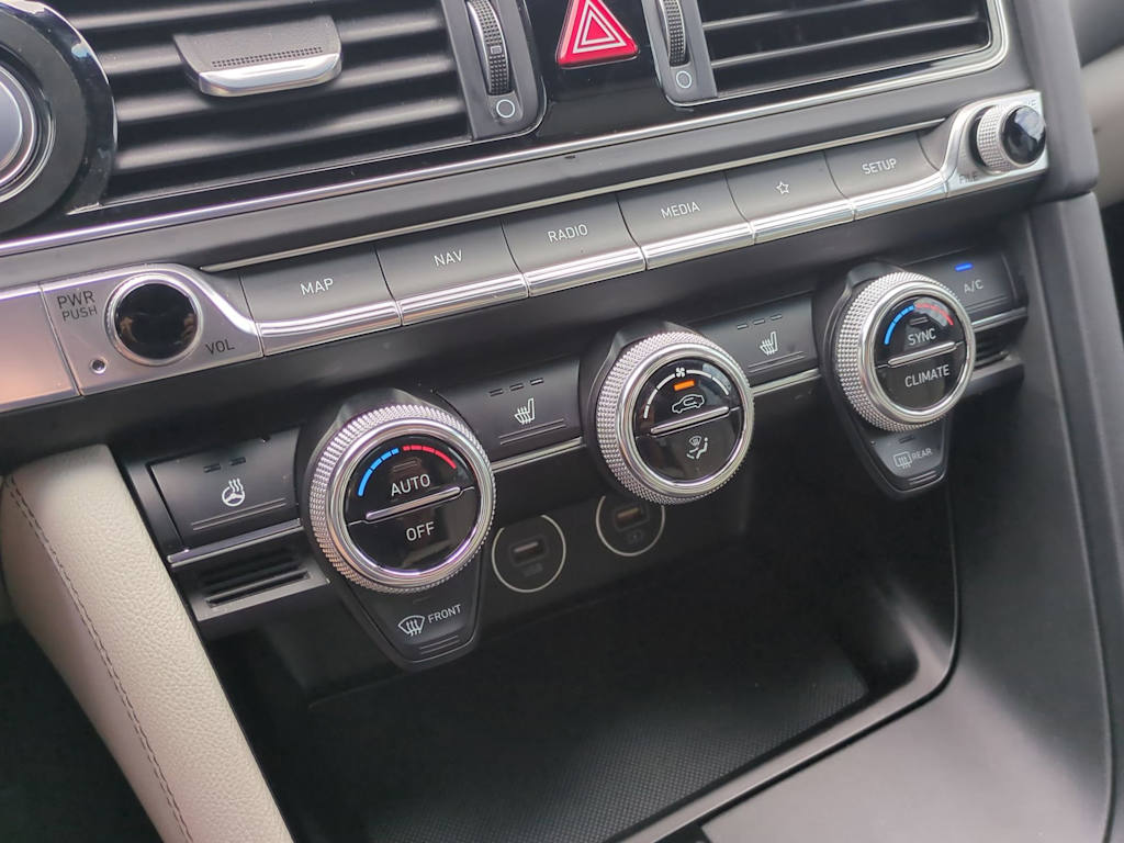 Thumbnail: 2023 Genesis G70 - 28