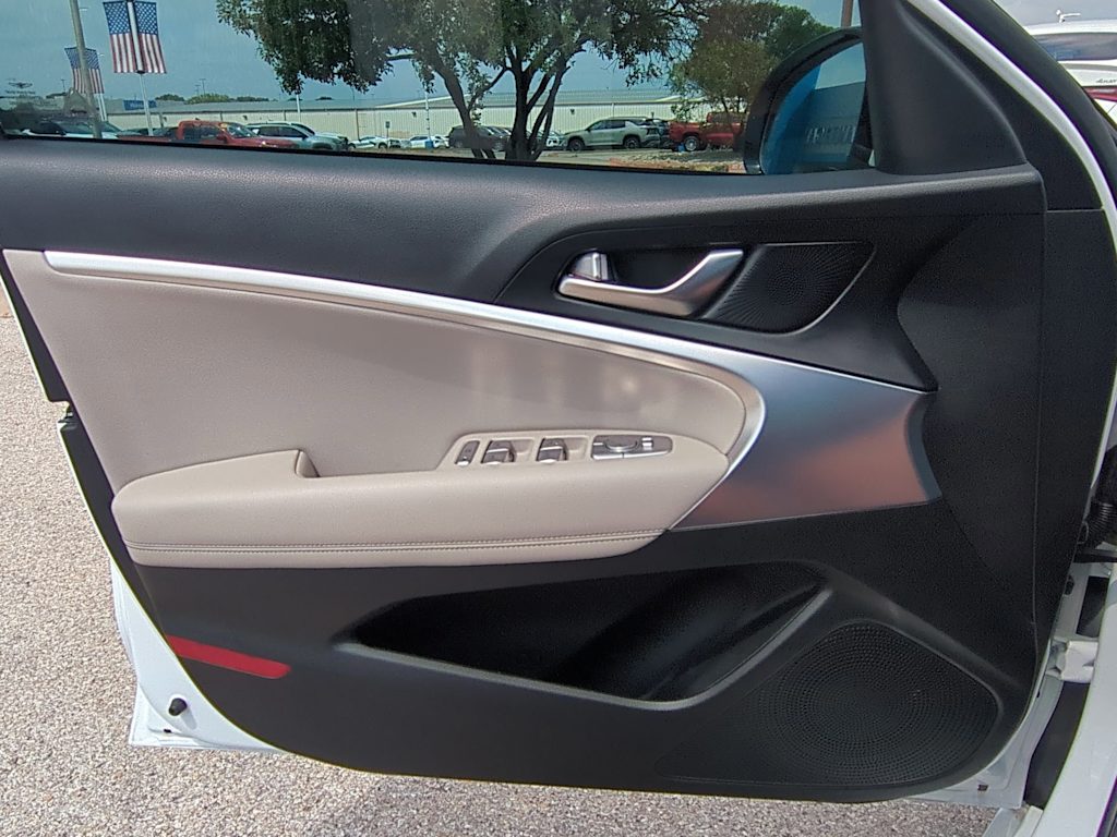 Thumbnail: 2023 Genesis G70 - 31