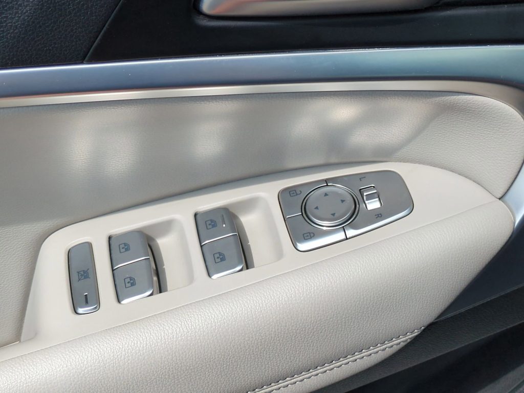 Thumbnail: 2023 Genesis G70 - 32