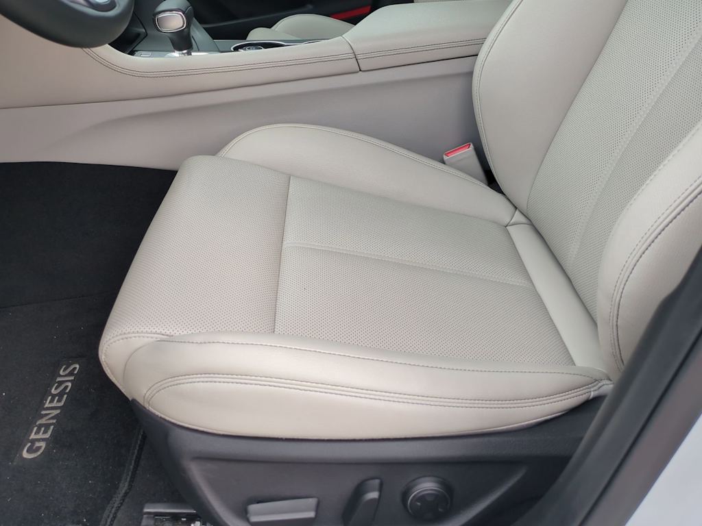 Thumbnail: 2023 Genesis G70 - 29