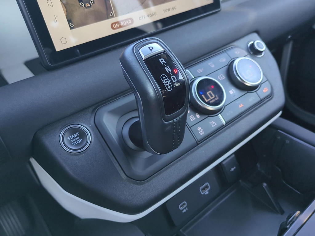 Thumbnail: 2023 Land Rover Defender - 25