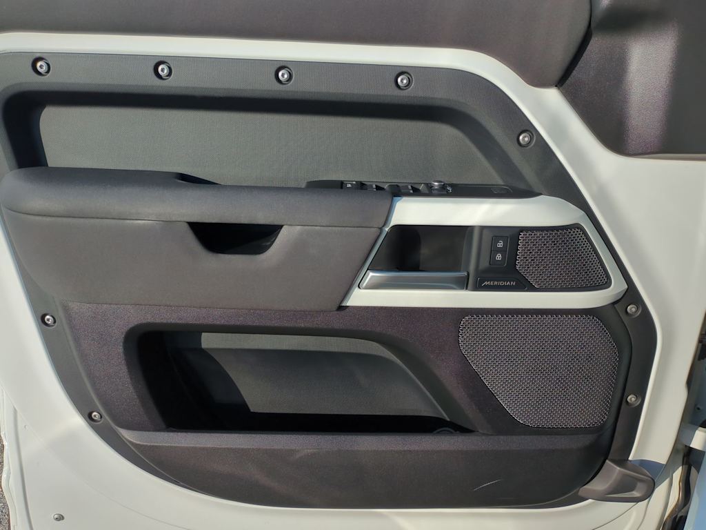 Thumbnail: 2023 Land Rover Defender - 31