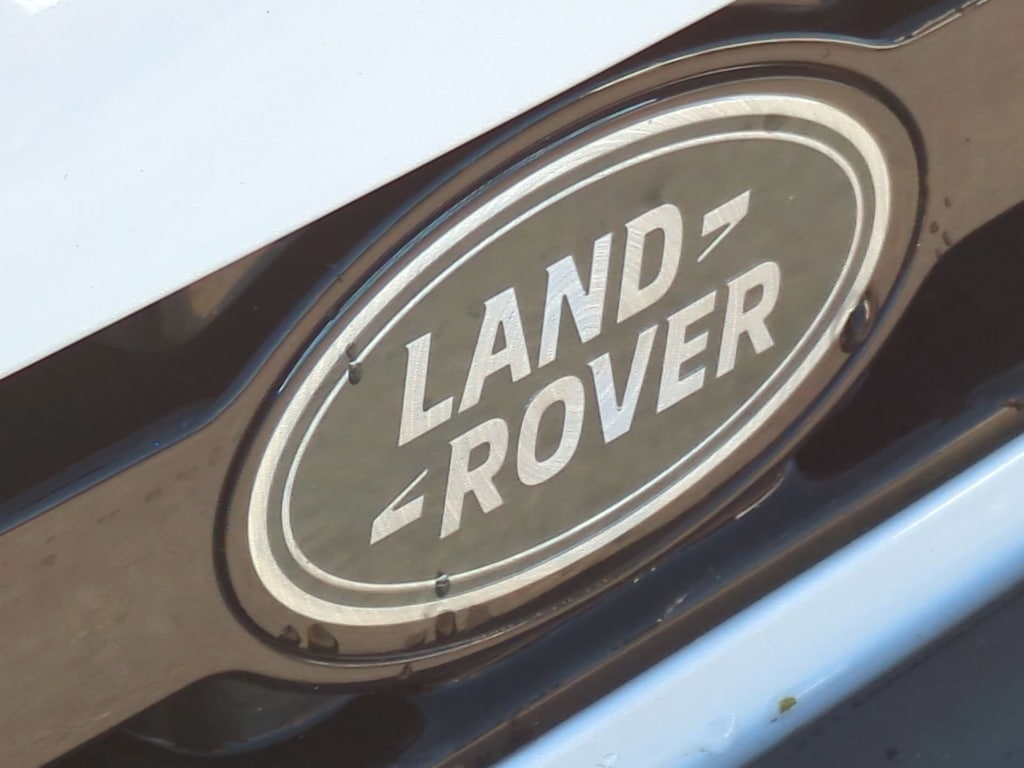 Thumbnail: 2023 Land Rover Defender - 35