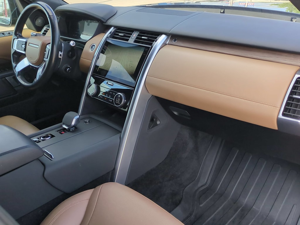 Thumbnail: 2022 Land Rover Discovery - 12