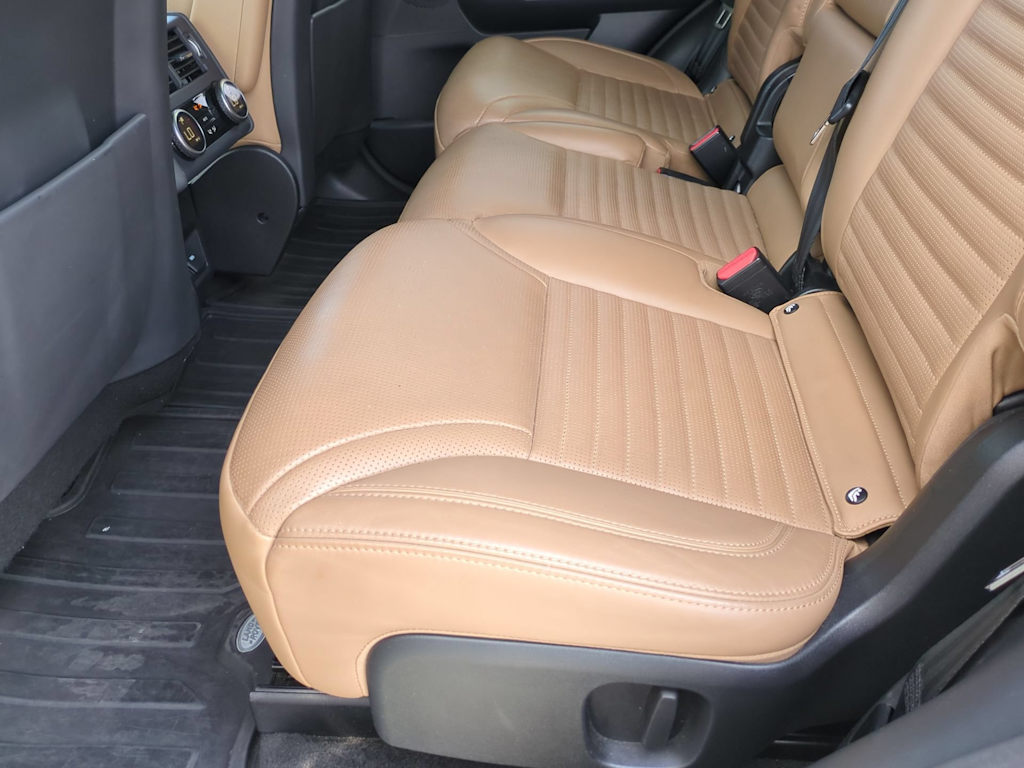 Thumbnail: 2022 Land Rover Discovery - 11