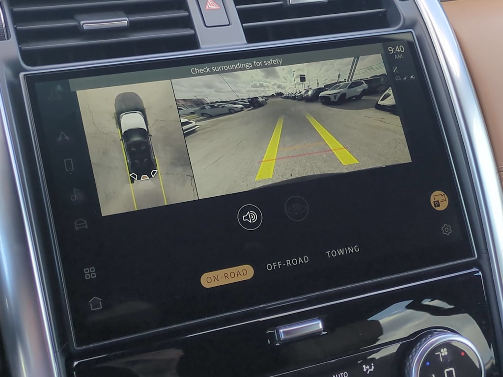 Thumbnail: 2022 Land Rover Discovery - 22