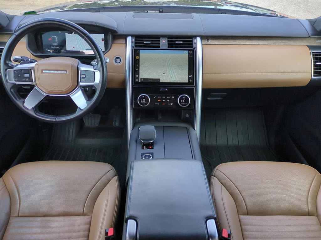 Thumbnail: 2022 Land Rover Discovery - 10