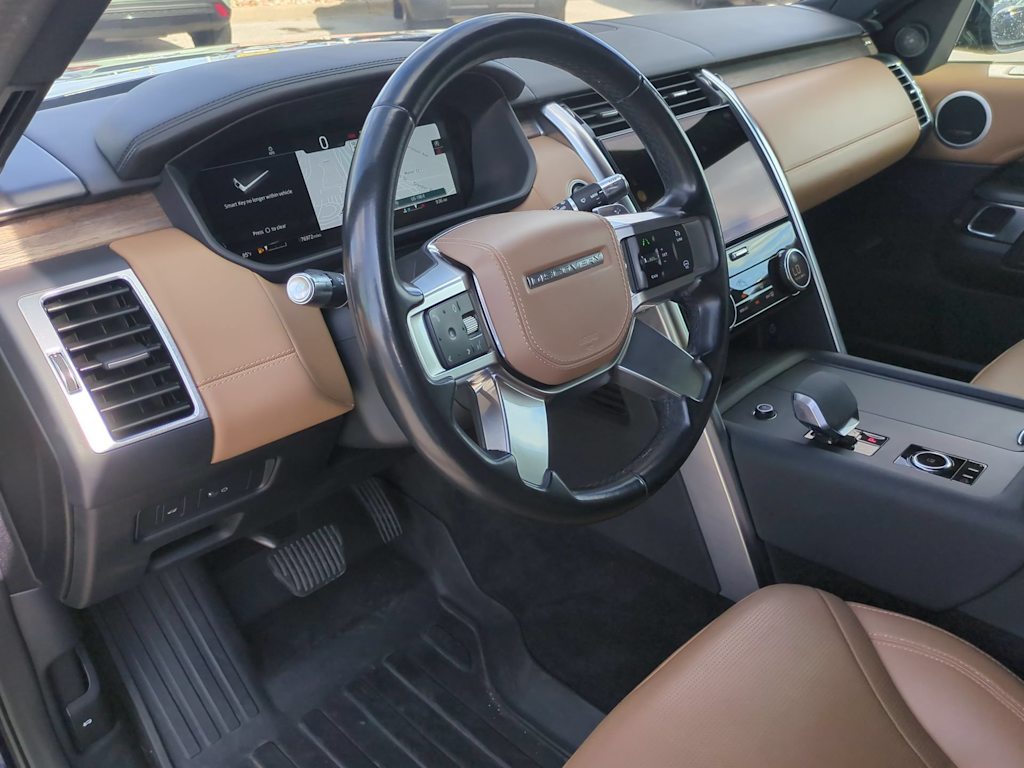 Thumbnail: 2022 Land Rover Discovery - 2