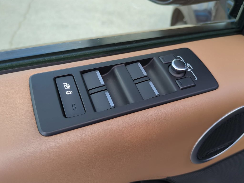 Thumbnail: 2022 Land Rover Discovery - 30