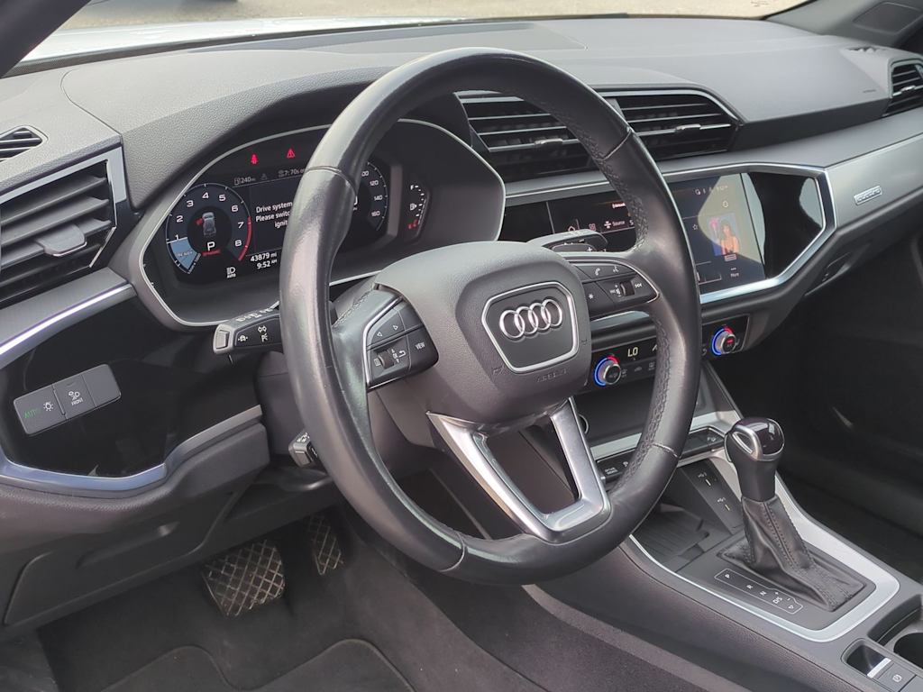 Thumbnail: 2024 Audi Q3 - 2