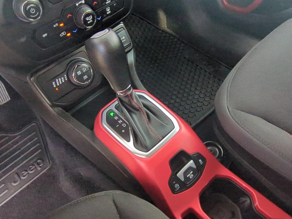Thumbnail: 2022 Jeep Renegade - 16