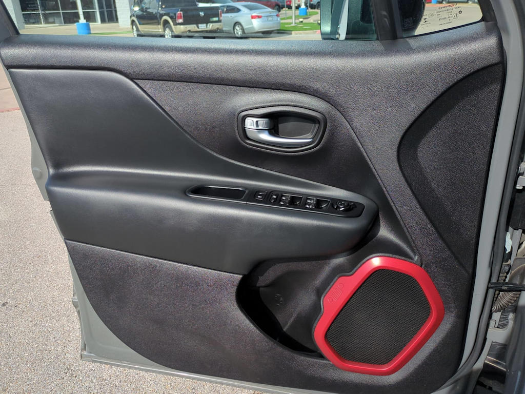 Thumbnail: 2022 Jeep Renegade - 30