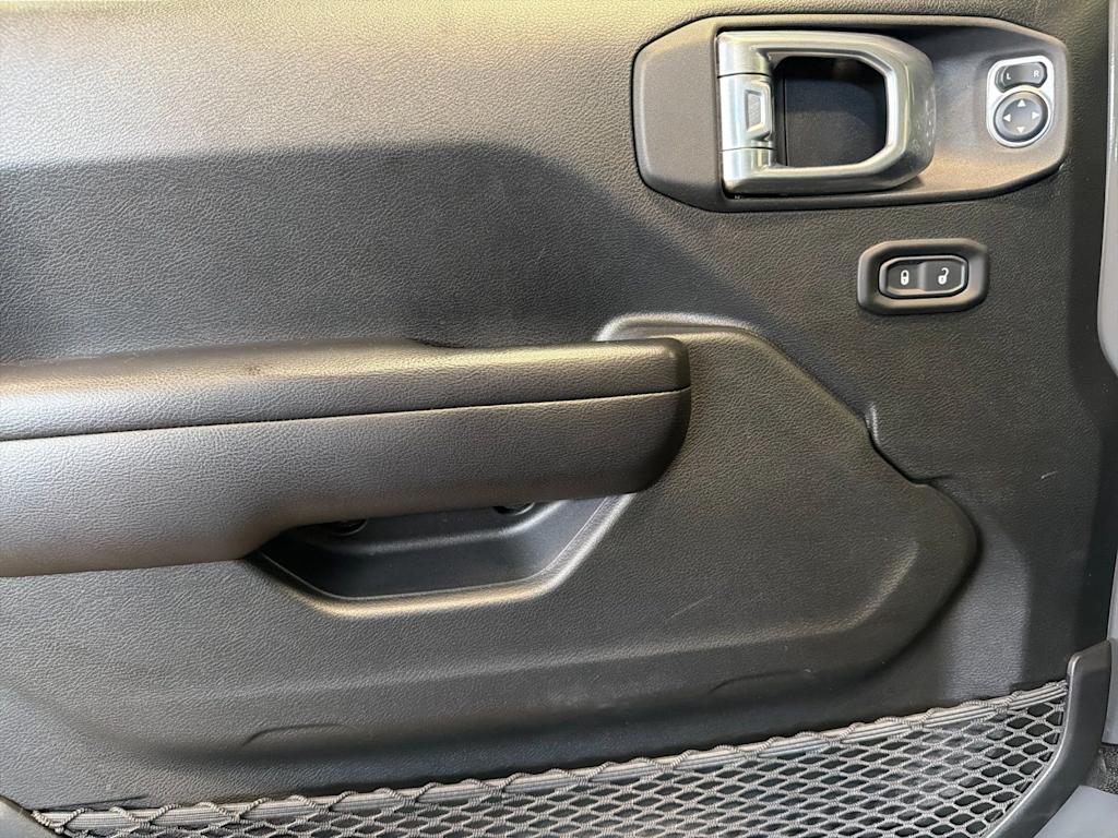 Thumbnail: 2021 Jeep Wrangler - 21
