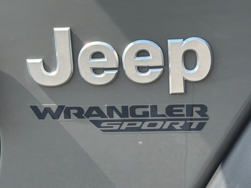 Thumbnail: 2021 Jeep Wrangler - 7