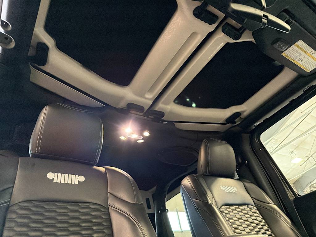 Thumbnail: 2021 Jeep Wrangler - 24
