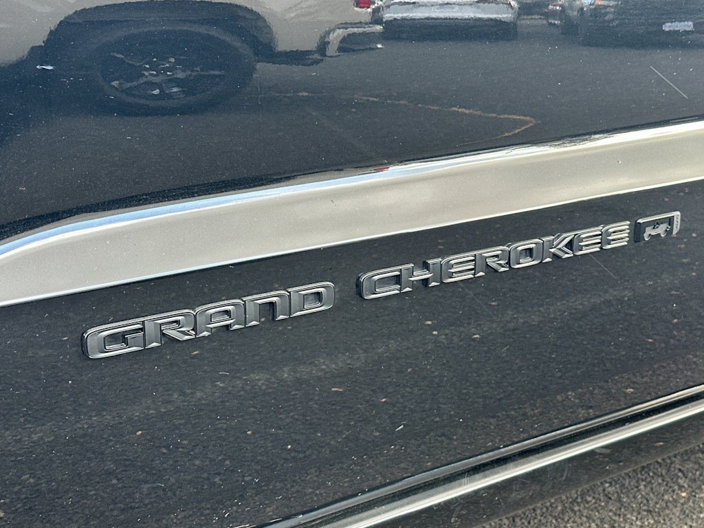 Thumbnail: 2022 Jeep Grand Cherokee - 11