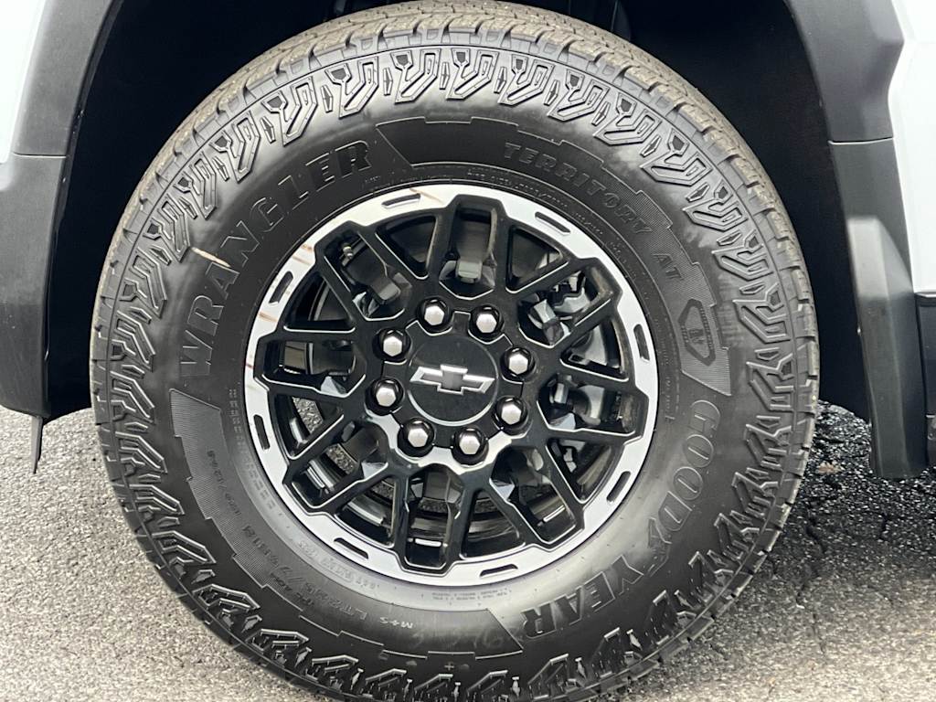 Thumbnail: 2026 Chevrolet Silverado EV - 8