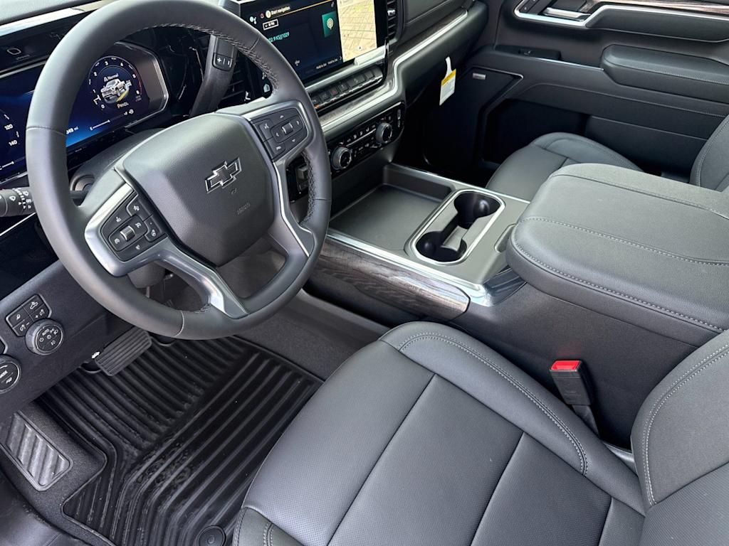 Thumbnail: 2026 Chevrolet Silverado 3500 - 9