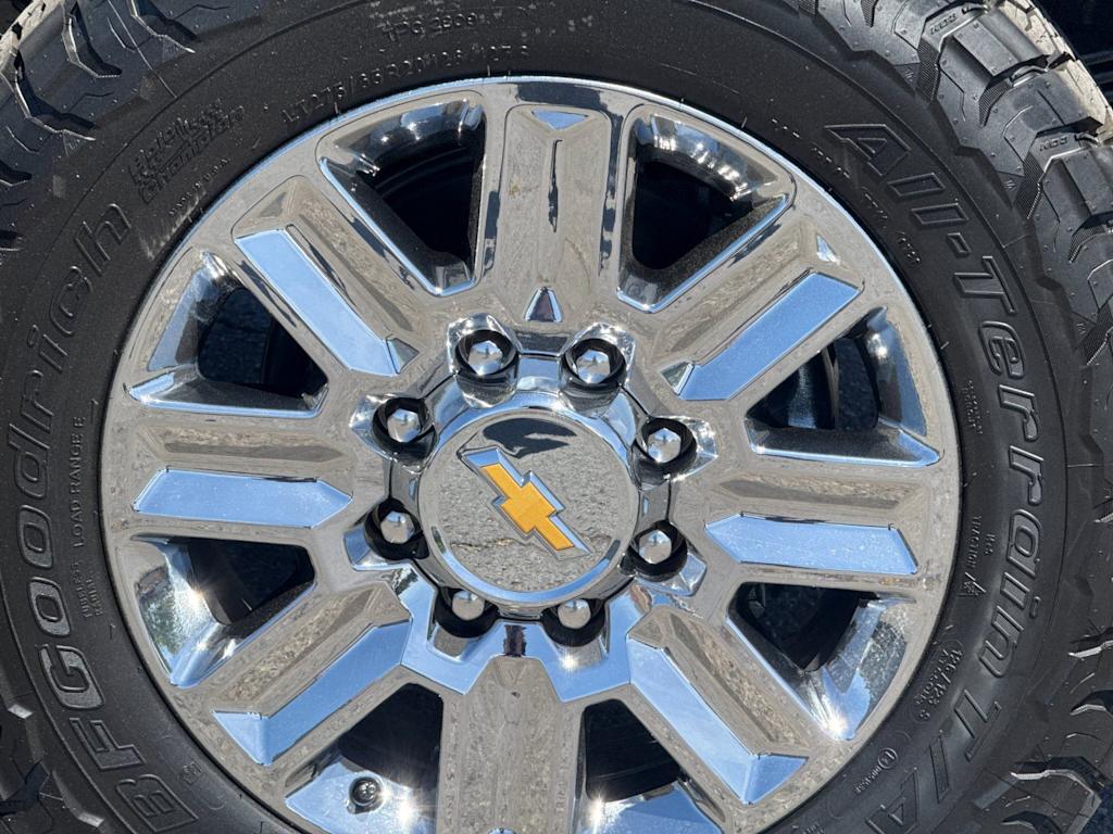 Thumbnail: 2026 Chevrolet Silverado 3500 - 8