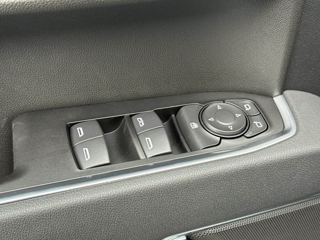 Thumbnail: 2026 Chevrolet Silverado 1500 - 21