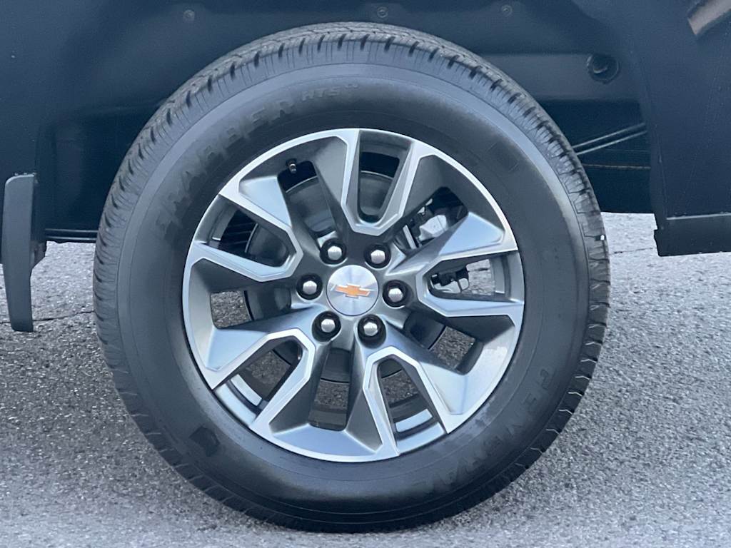 2025 Chevrolet Silverado 1500 LT 8
