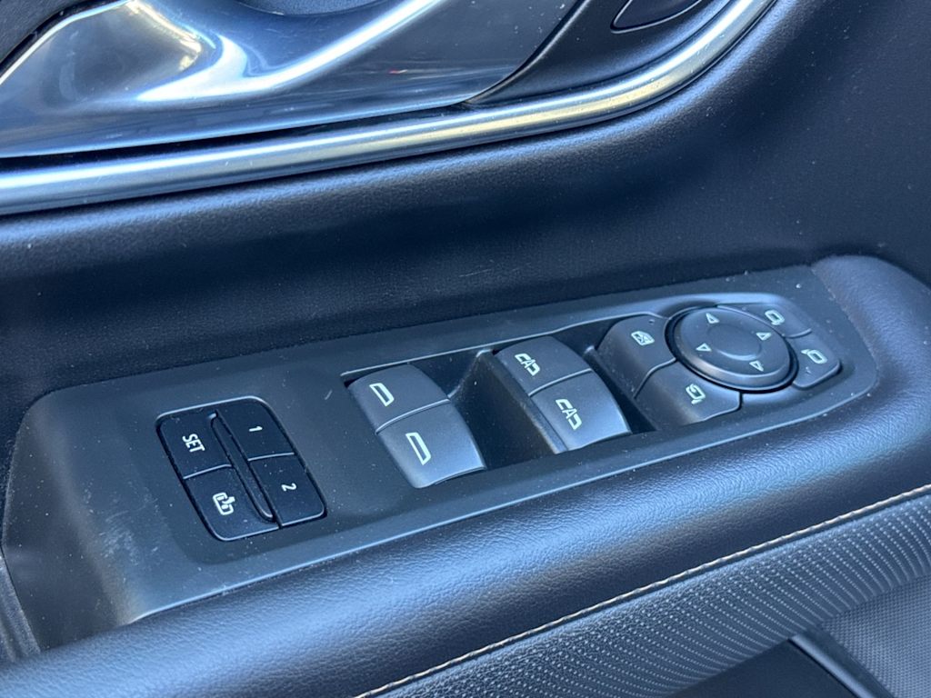 Thumbnail: 2021 GMC Yukon XL - 21