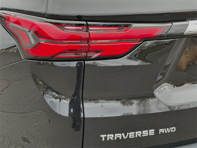 2022 Chevrolet Traverse LS 28