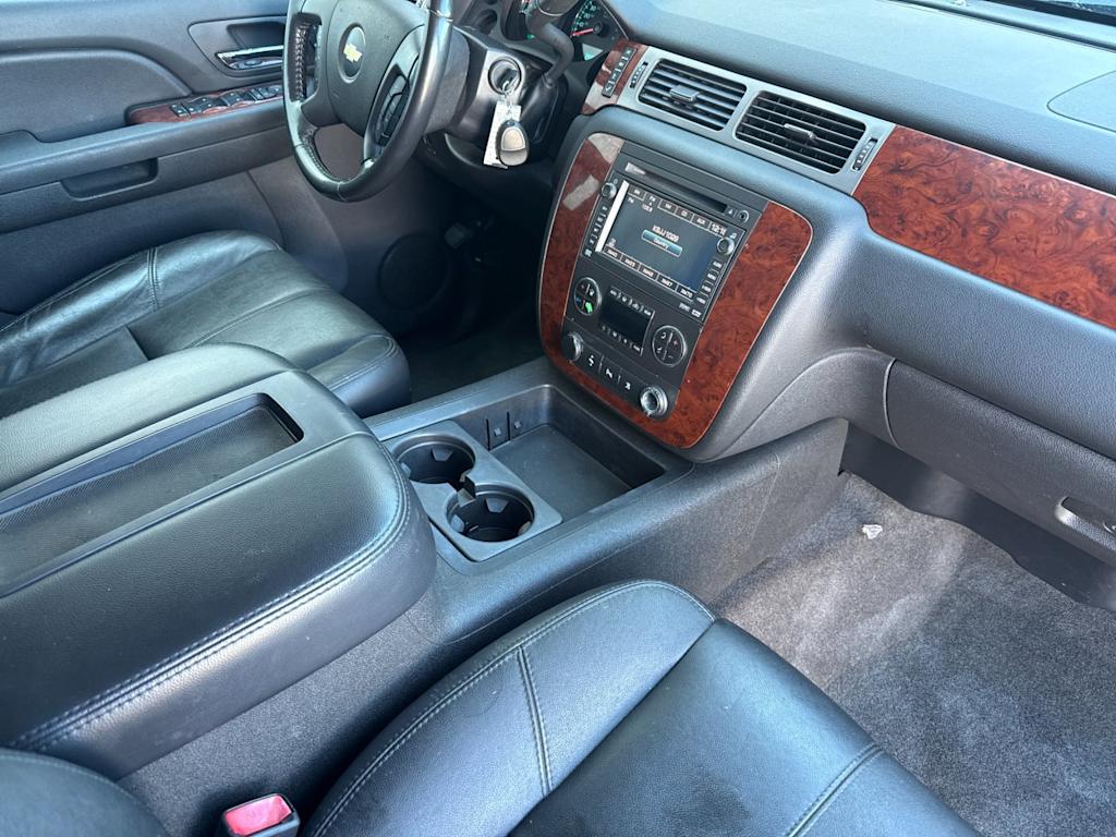 Thumbnail: 2009 Chevrolet Suburban - 13