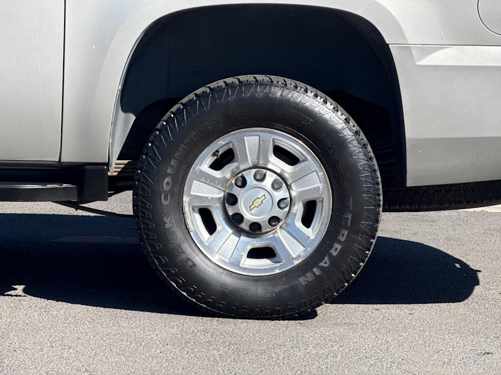 Thumbnail: 2009 Chevrolet Suburban - 8