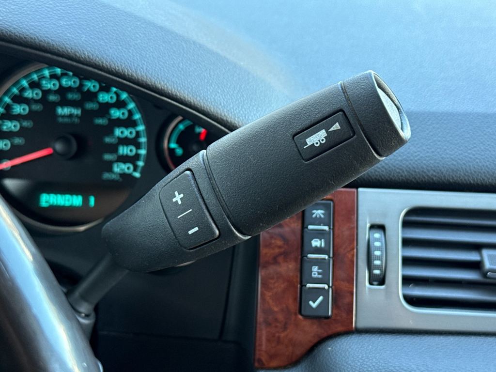 Thumbnail: 2009 Chevrolet Suburban - 14
