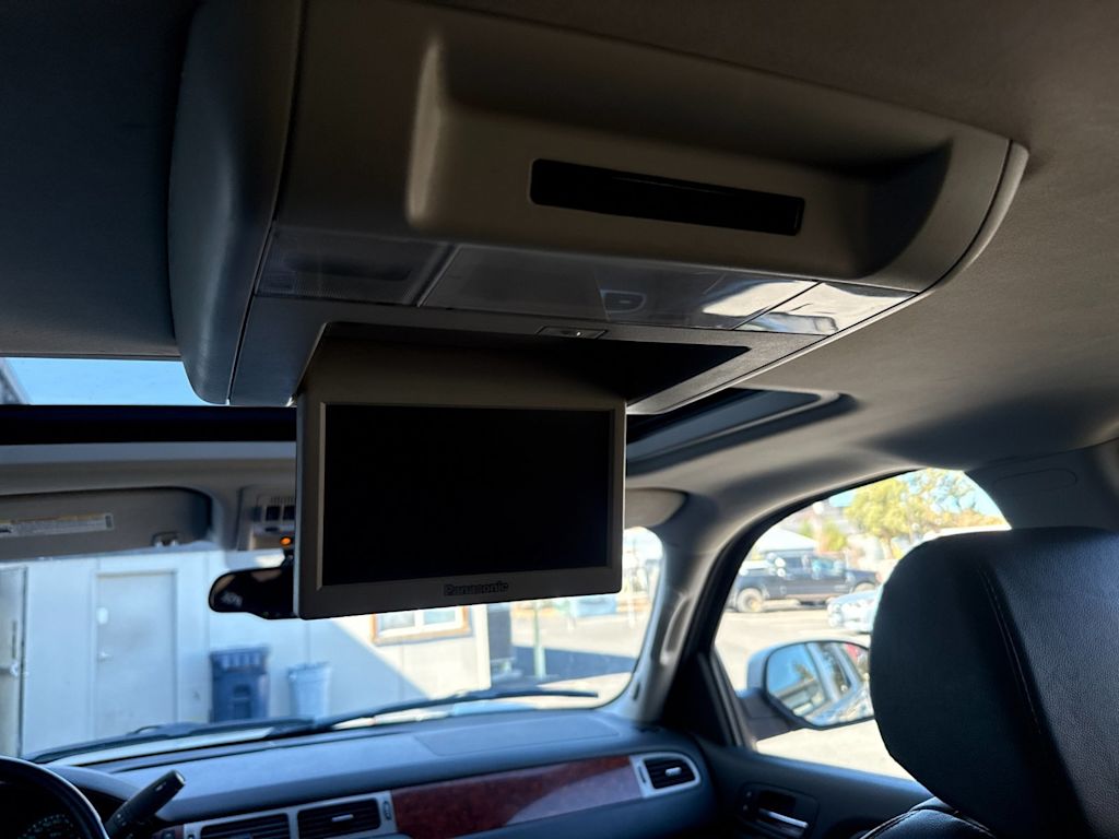 Thumbnail: 2009 Chevrolet Suburban - 23