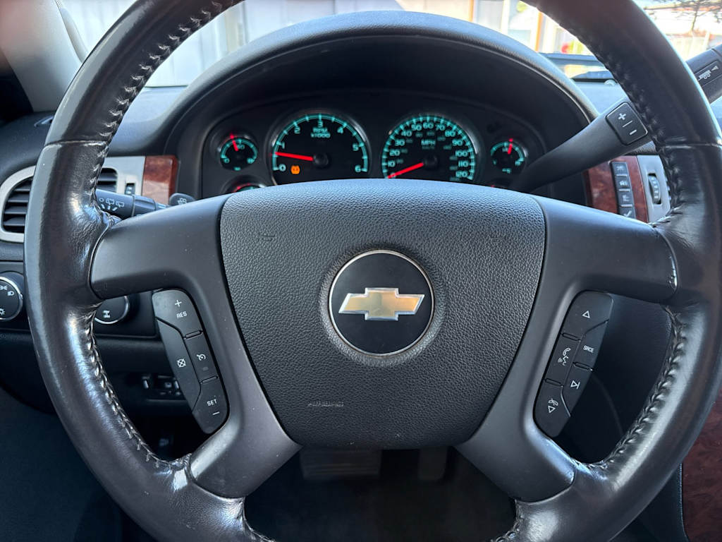Thumbnail: 2009 Chevrolet Suburban - 28