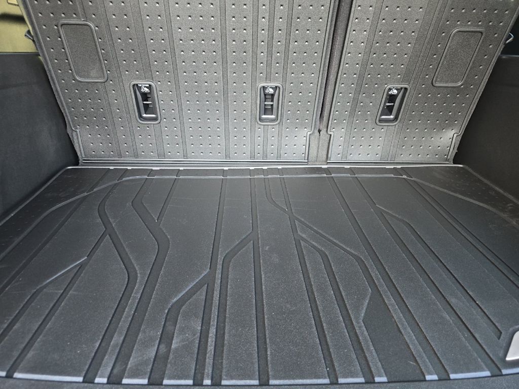 Thumbnail: 2026 Chevrolet Suburban - 15