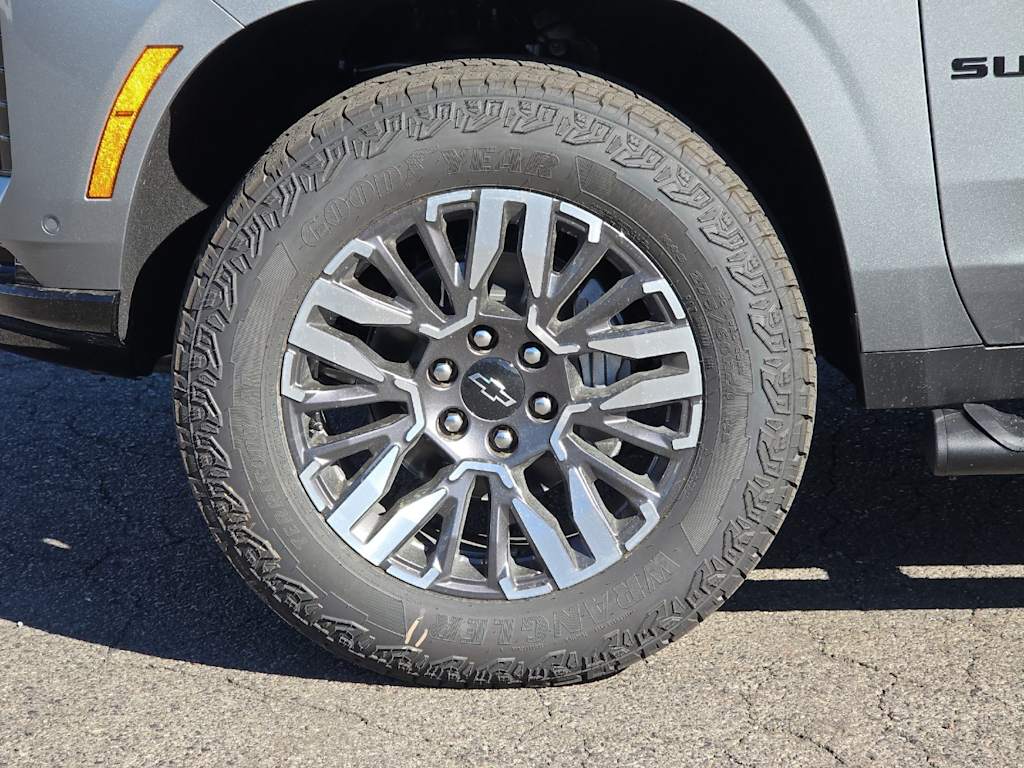 Thumbnail: 2026 Chevrolet Suburban - 8